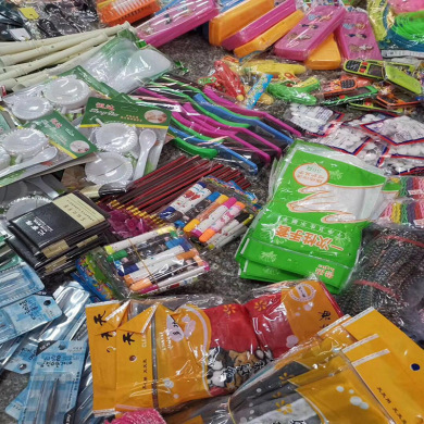 探秘2元百貨店與夜市地?cái)傌浽?從義烏小商品批發(fā)看10元3樣小百貨的生意經(jīng)